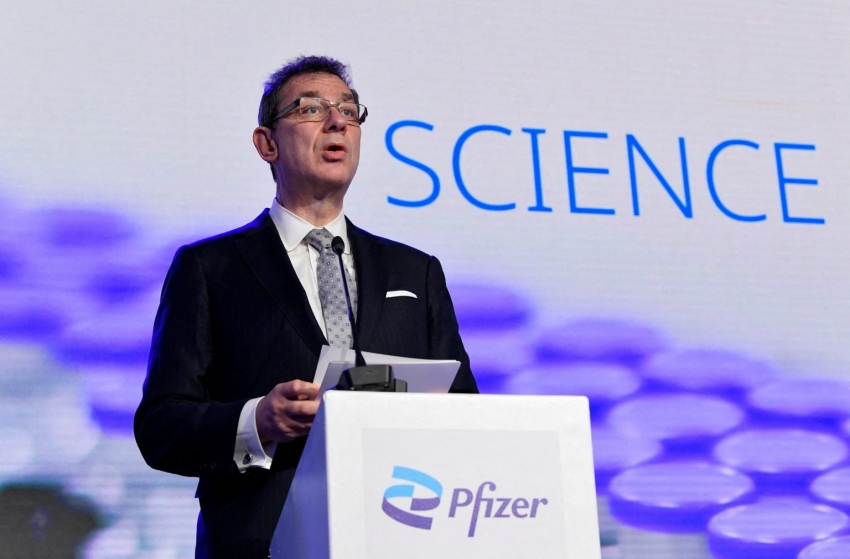 Para el CEO de Pfizer, esta será la última ola de COVID-19 con restricciones