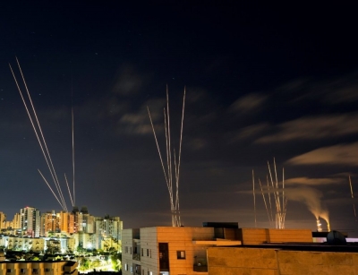 Israel bajo fuego: fuerte andanada de cohetes contra el país, 10 heridos corriendo a los refugios